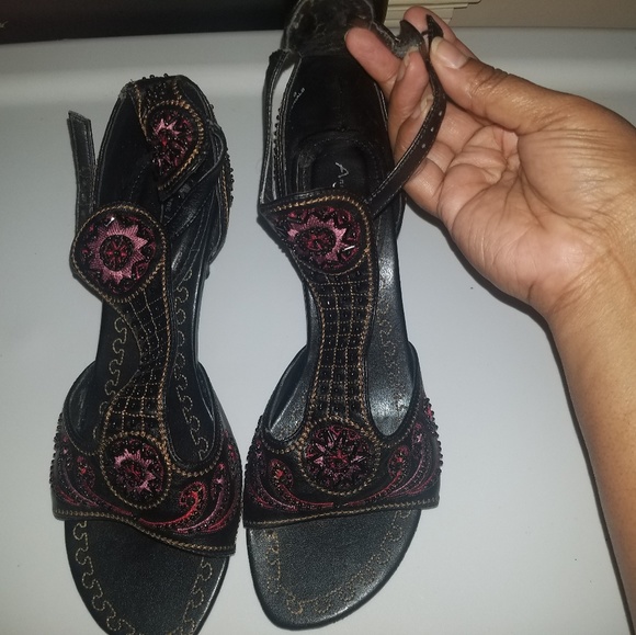 Shoes - Picture 2 of 7